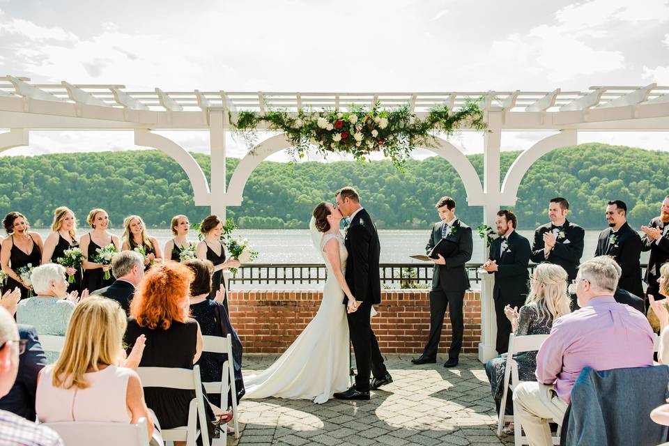 Outdoor wedding ceremony at the grandview